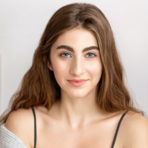 Sophia Mitri Schloss Height Age Weight Measurement Wiki Bio & Net Worth